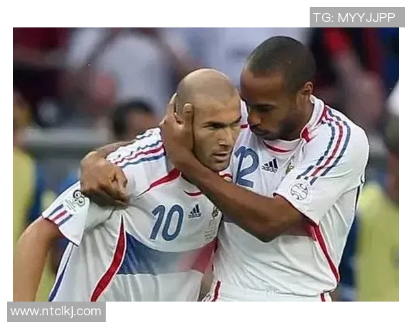 中国足球球星聚会大揭秘：他们的聚餐菜单与饮食趣事曝光