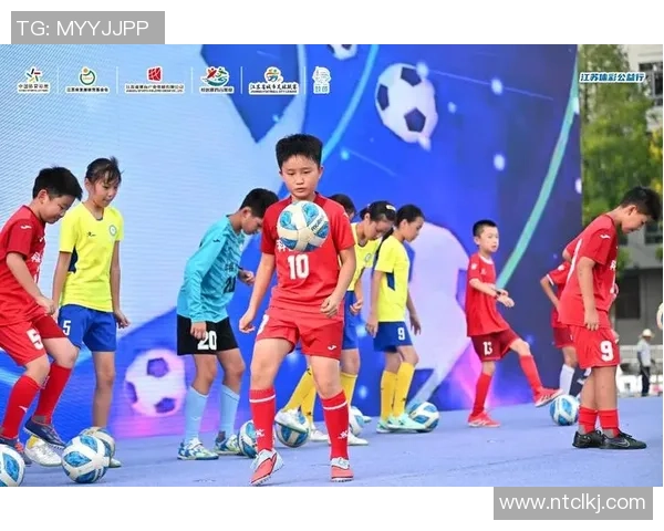 头巾造型点亮绿茵赛场足球巨星独特风格展现个人魅力 头巾造型点亮绿茵赛场足球巨星独特风格展现个人魅力